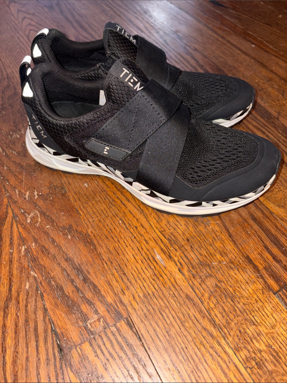 Tiem Slipstream Black and White Spin Sneaker Women’s Size 8